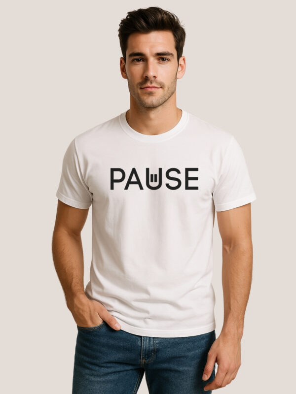 Classic Fit-Graphic Print T-Shirt-"PAUSE"